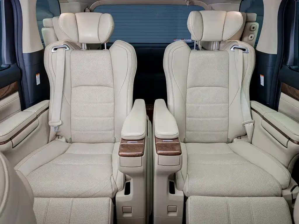 Toyota Alphard 2018 — фото 13