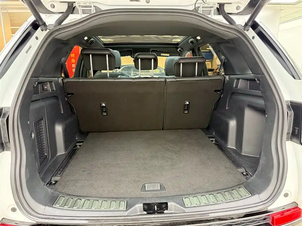 Land Rover Discovery Sport 2023 — фото 13