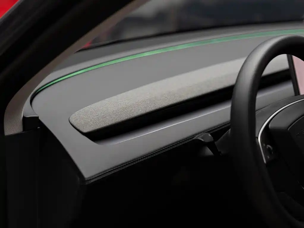 Tesla Model Y 2025 — фото 13