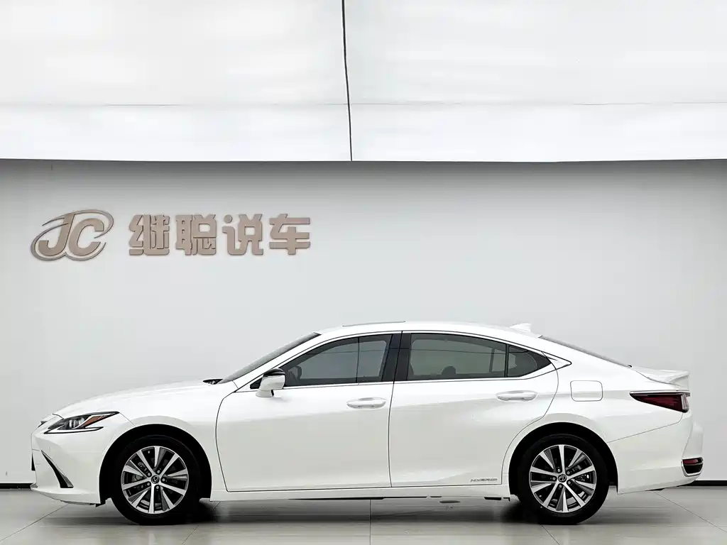 Lexus ES 2020 — фото 6
