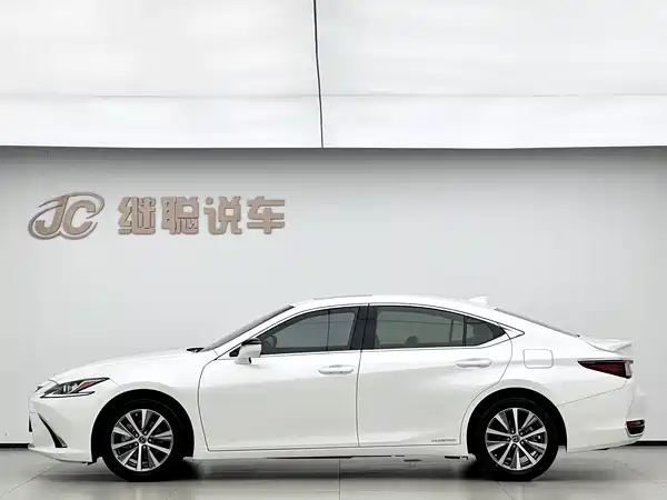 Lexus ES 2020