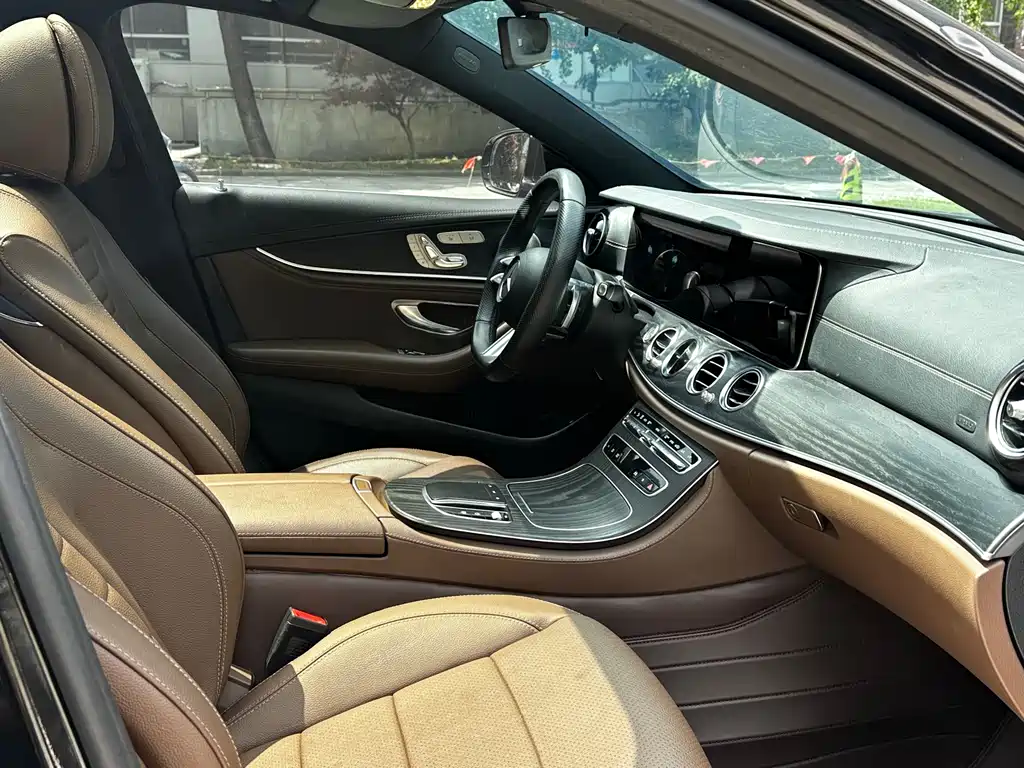 Mercedes-Benz E-Class 2023 — фото 11
