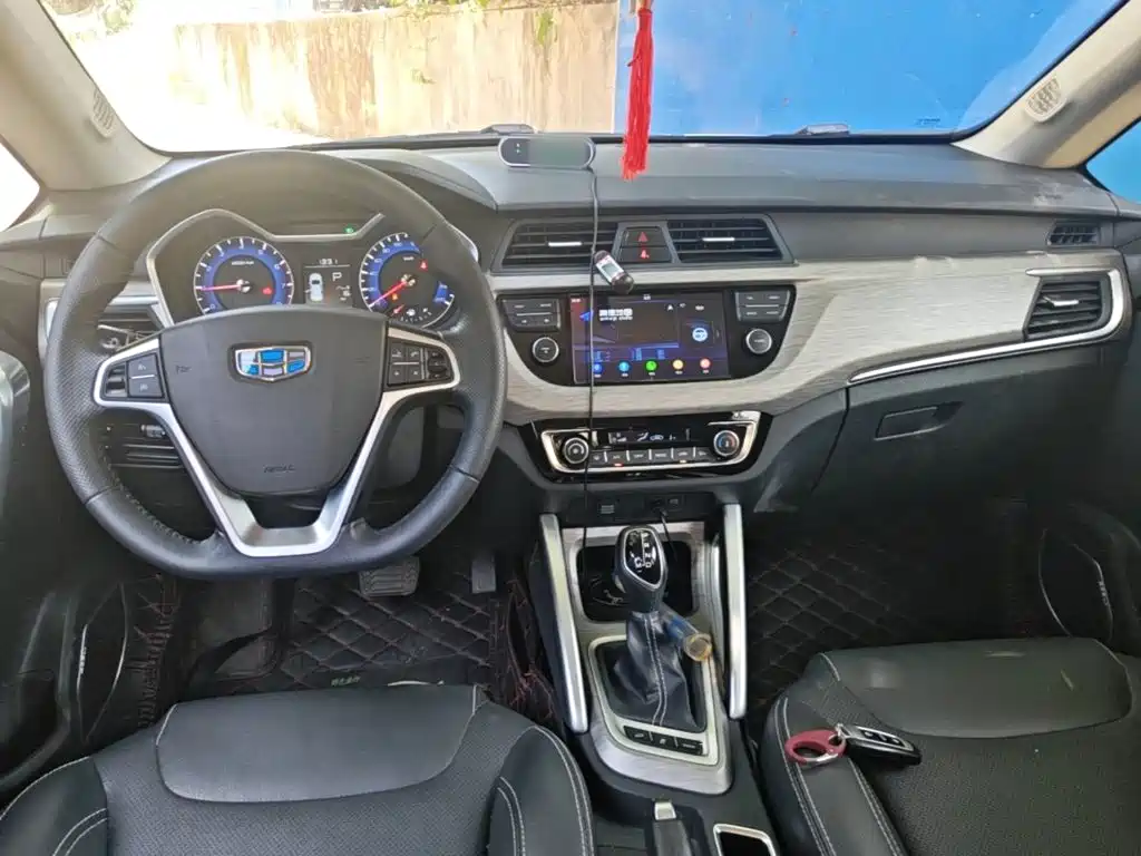Geely Vision X3 2019 — фото 10