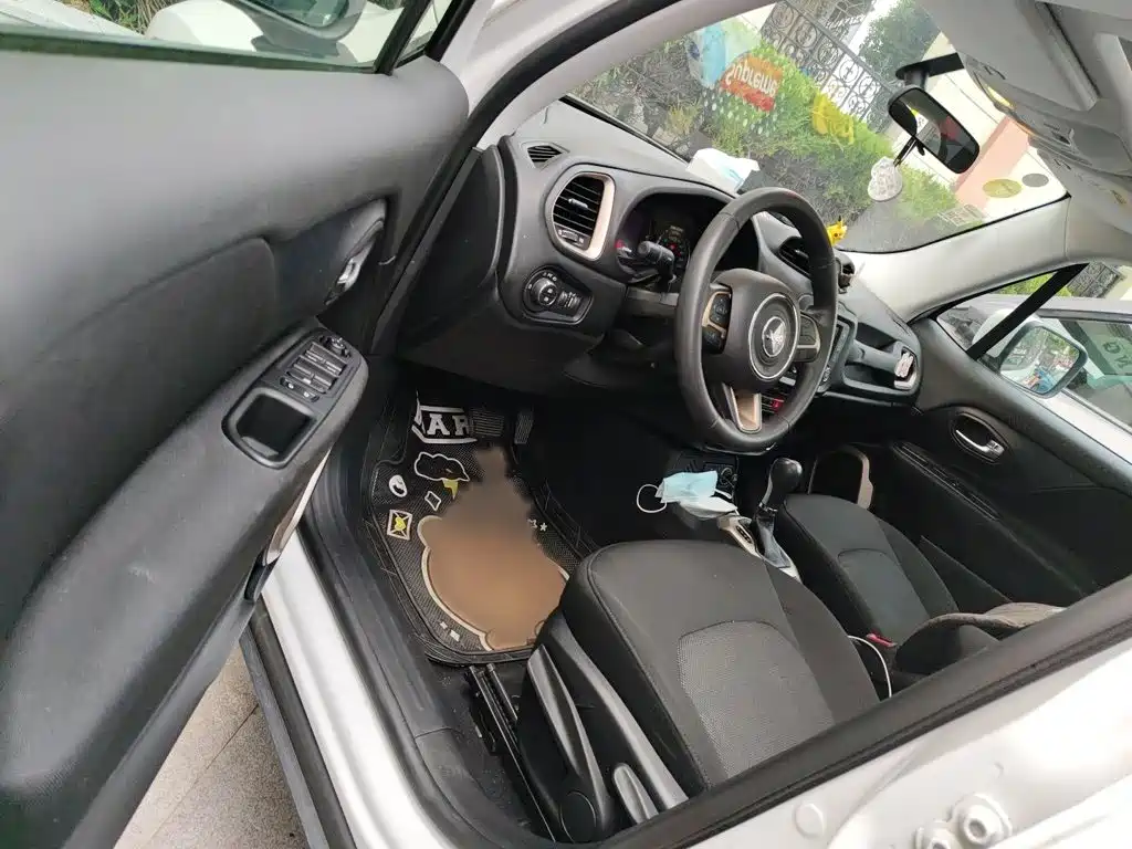 Jeep Renegade 2018 — фото 14