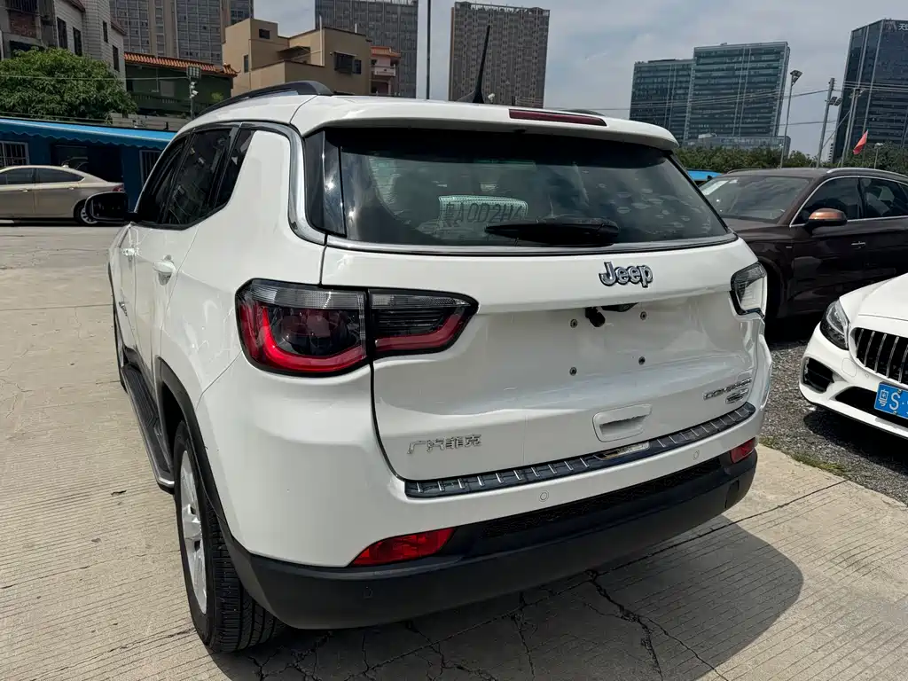Jeep Compass 2017 — фото 4