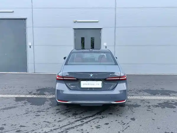 BMW i5 2026