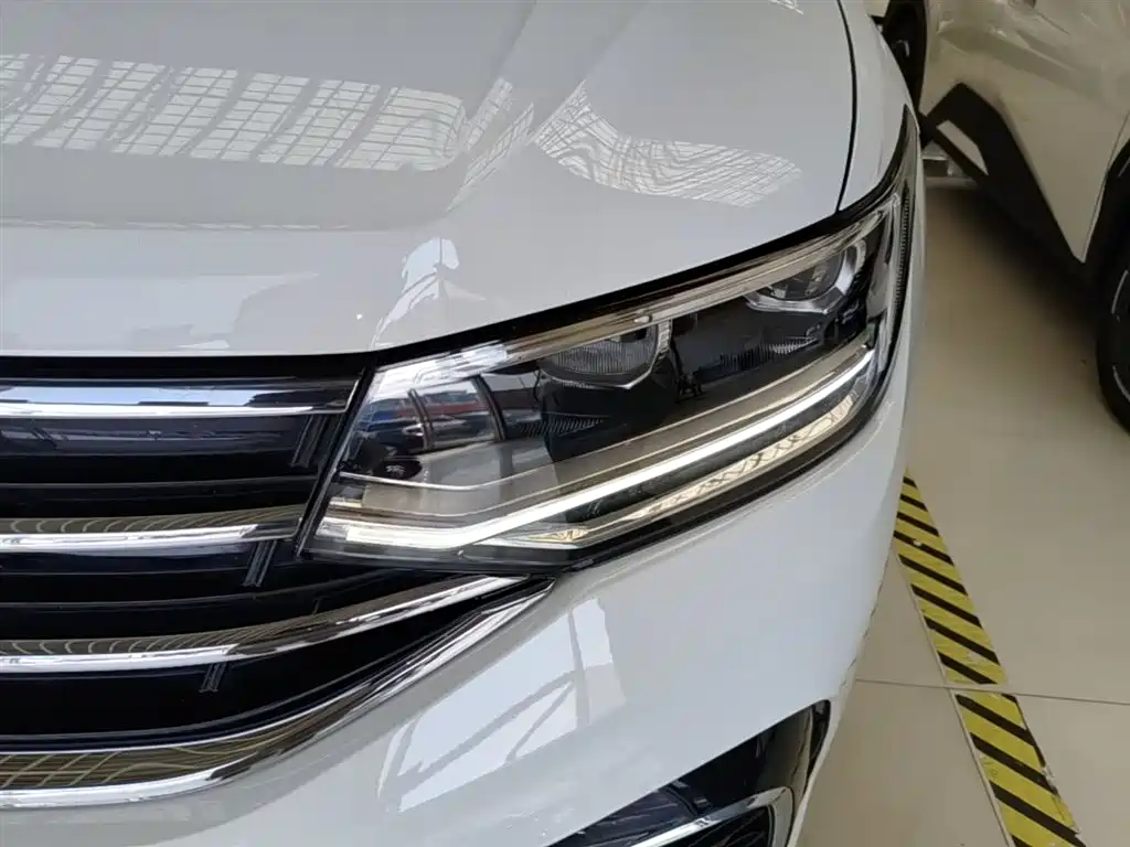 Volkswagen Tiguan L 2022 — фото 24
