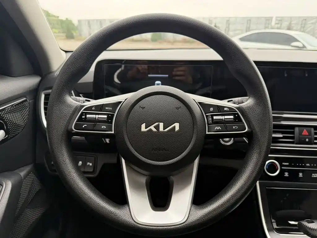 Kia Seltos 2023 — фото 13