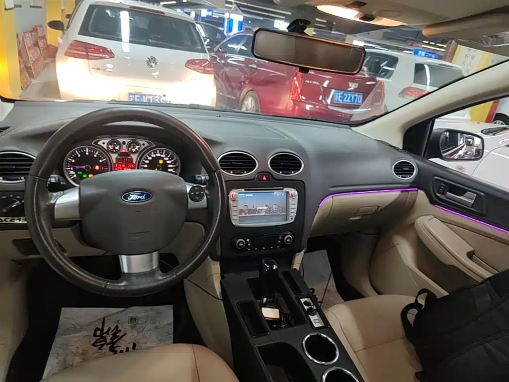Ford Focus 2015 — фото 13