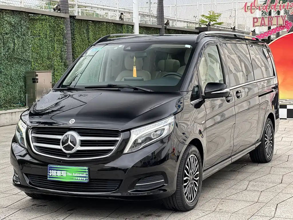 Mercedes-Benz V-Class 2017 — фото 1