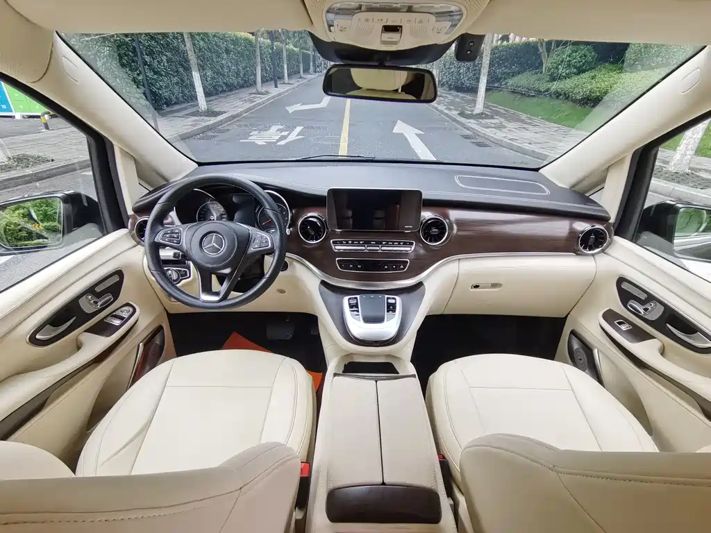 Mercedes-Benz V-Class 2022 — фото 10