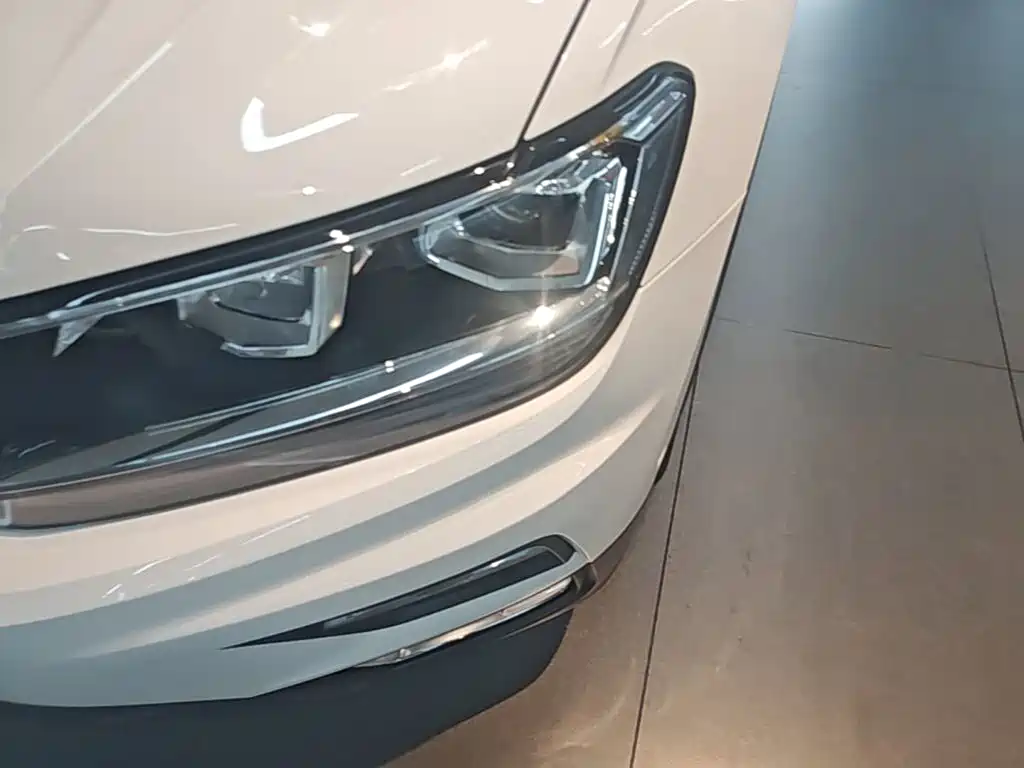 Volkswagen Tiguan L 2020 — фото 24