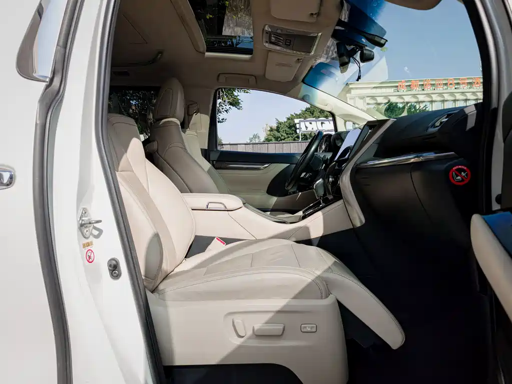 Toyota Alphard 2018 — фото 11