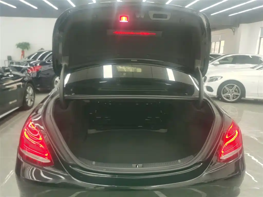 Mercedes-Benz C-Class 2018 — фото 19