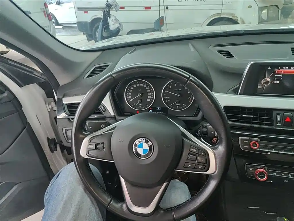 BMW X1 2017 — фото 11