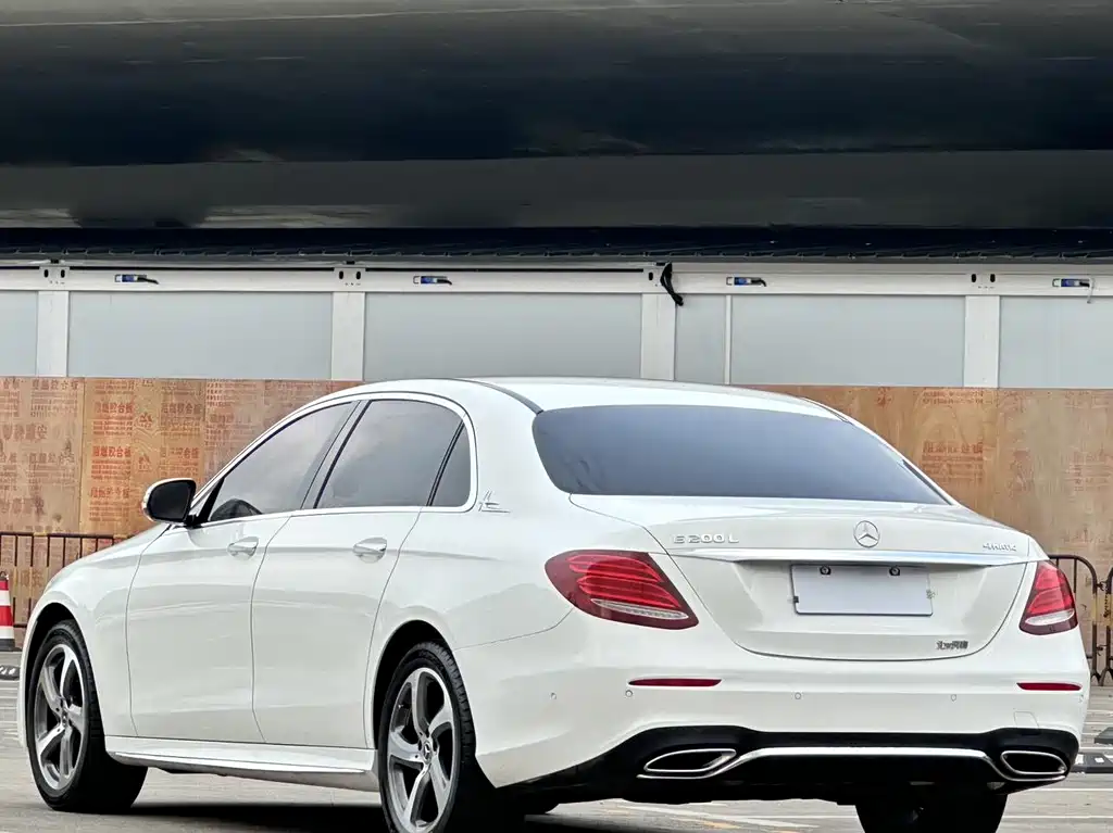 Mercedes-Benz E-Class 2017 — фото 13