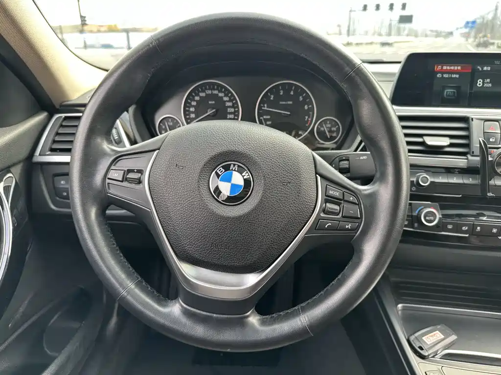 BMW 3 Series 2018 — фото 17