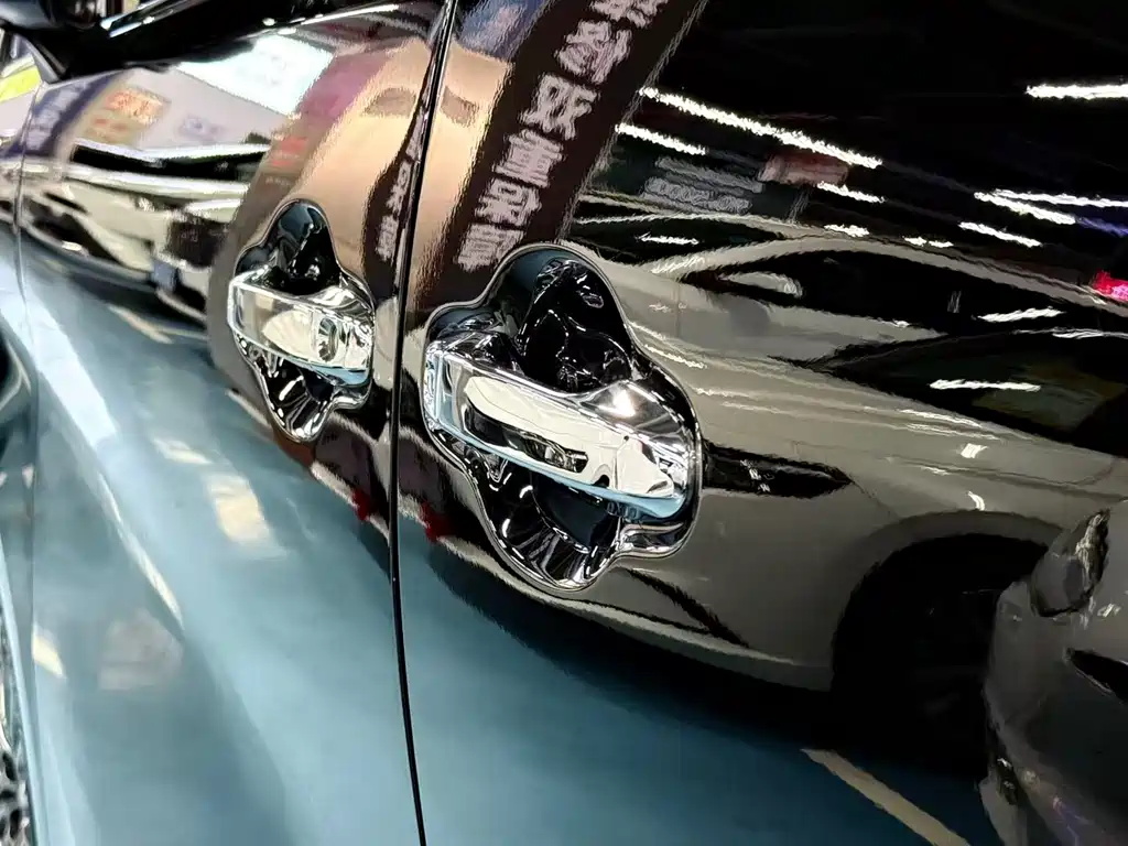 Lexus LM 2021 — фото 11