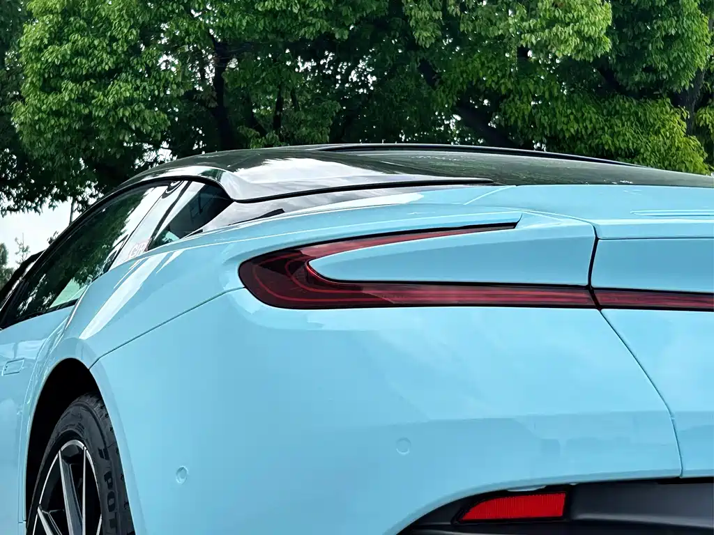 Aston Martin DB11 2019 — фото 7