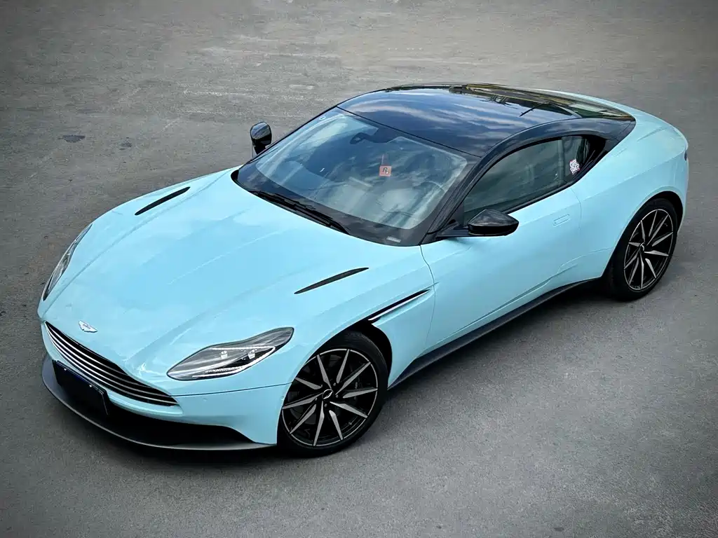 Aston Martin DB11 2019 — фото 8
