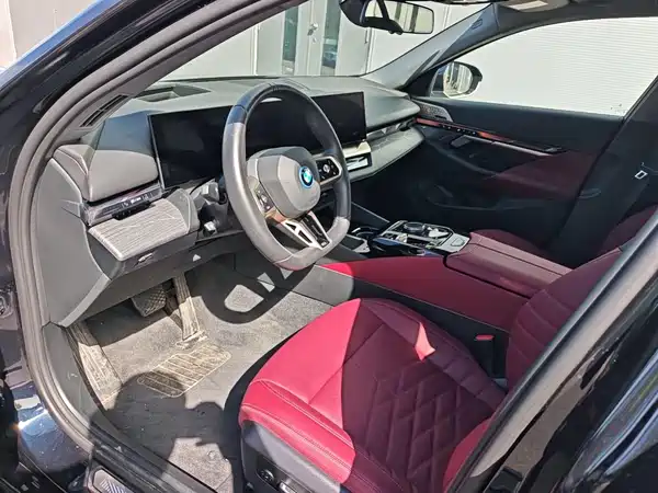 BMW i5 2025