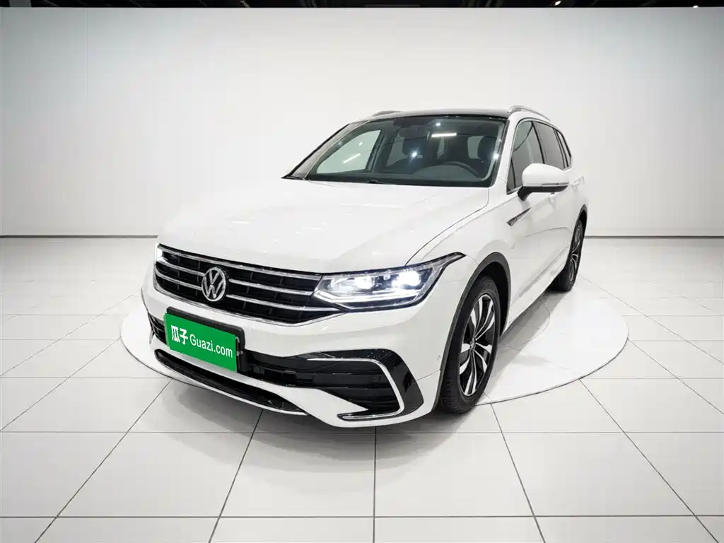 Volkswagen Tiguan L 2022 — фото 1