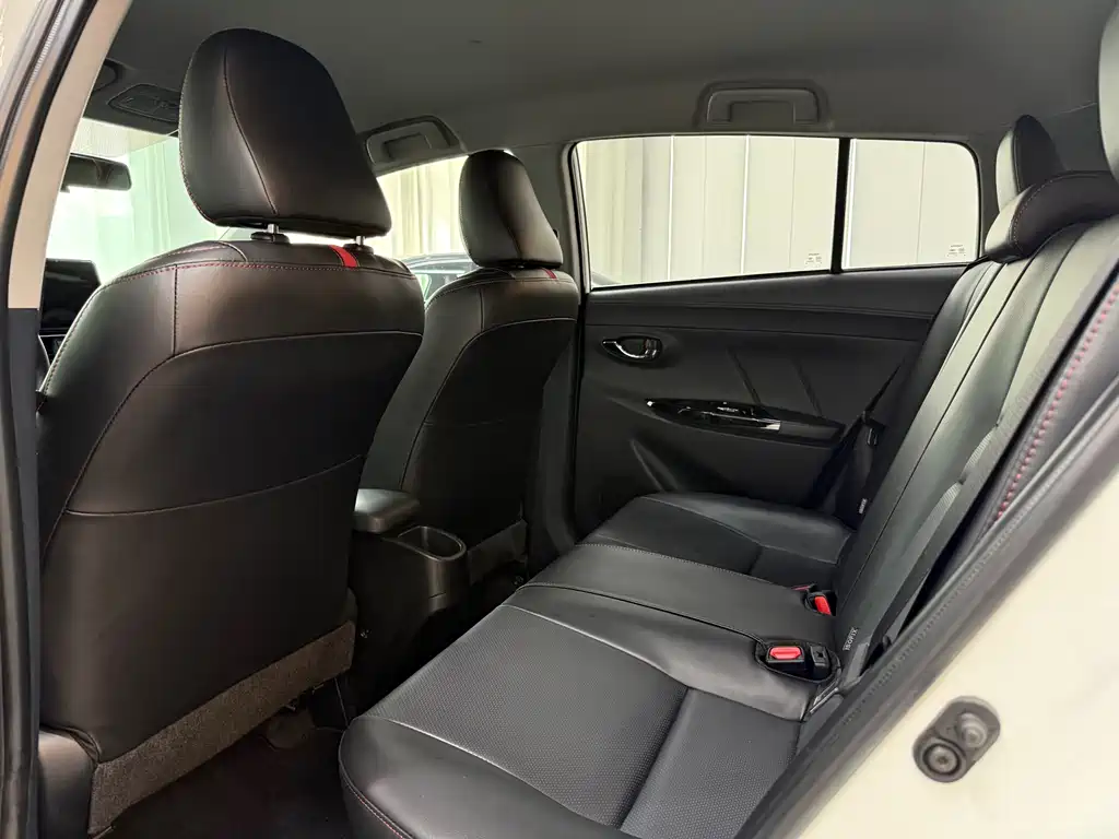 Toyota Yaris L 2022 — фото 12