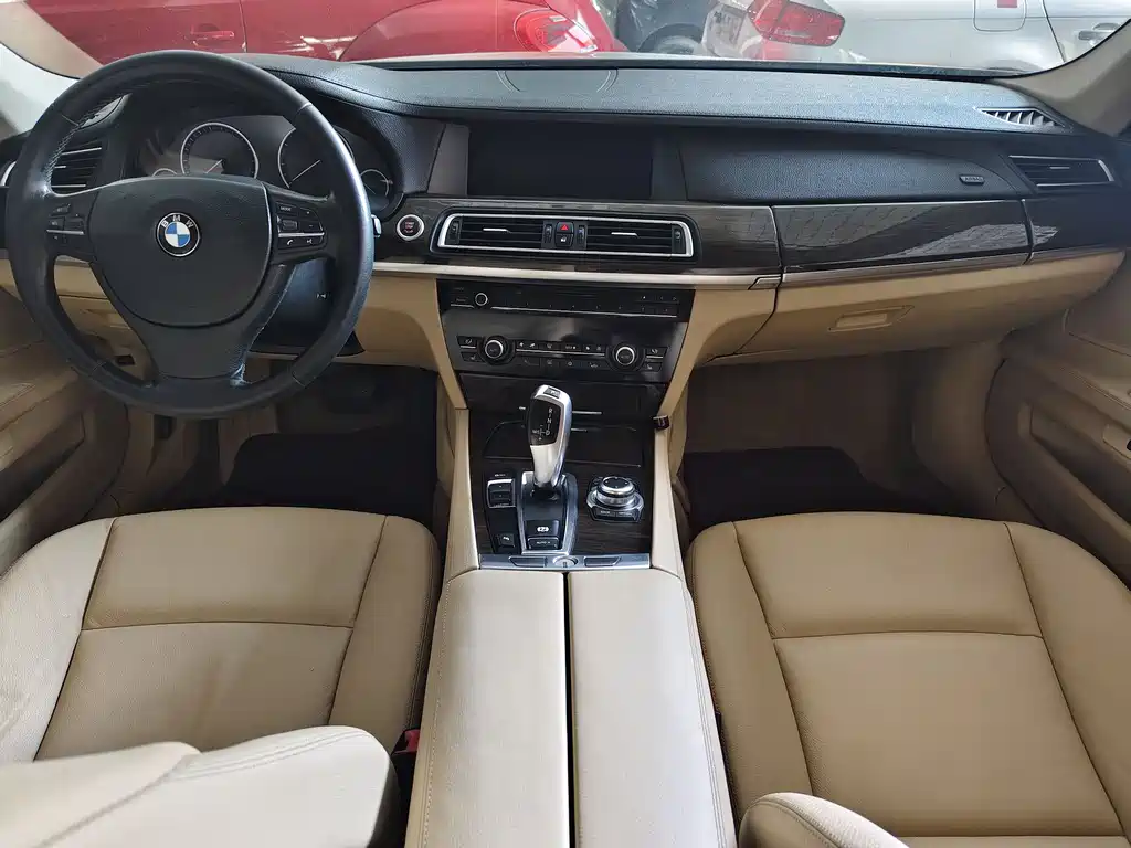 BMW 7 Series 2011 — фото 5