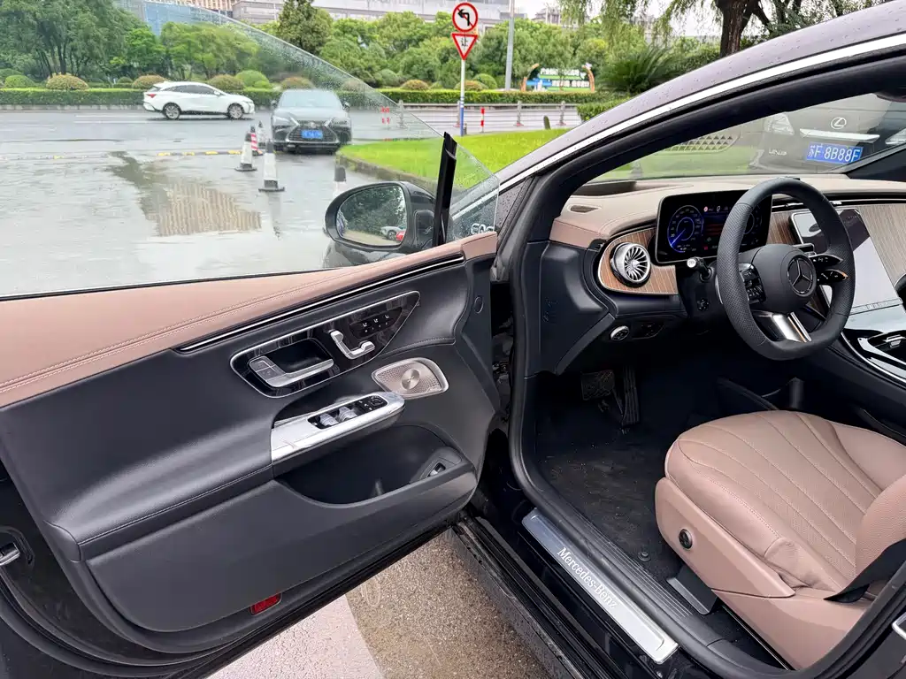 Mercedes-Benz EQE 2025