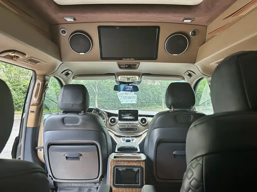 Mercedes-Benz V-Class 2020 — фото 10
