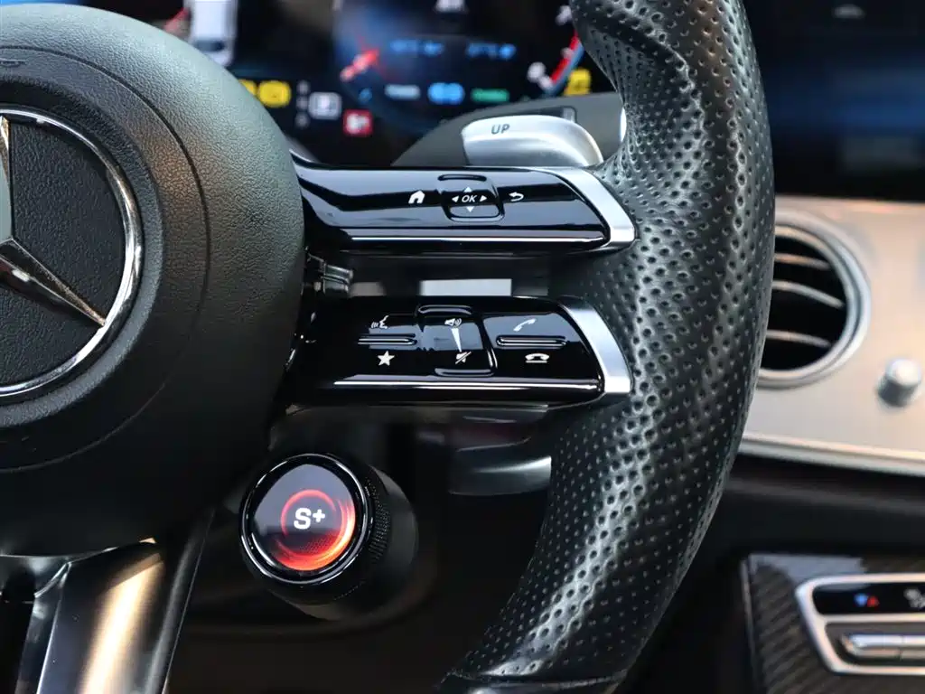 Mercedes-Benz E-Class AMG 2022 — фото 15