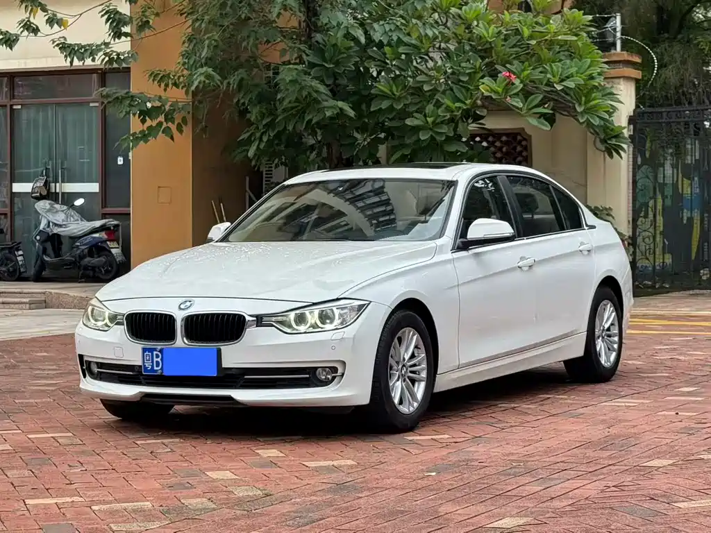 BMW 3 Series 2016 — фото 1
