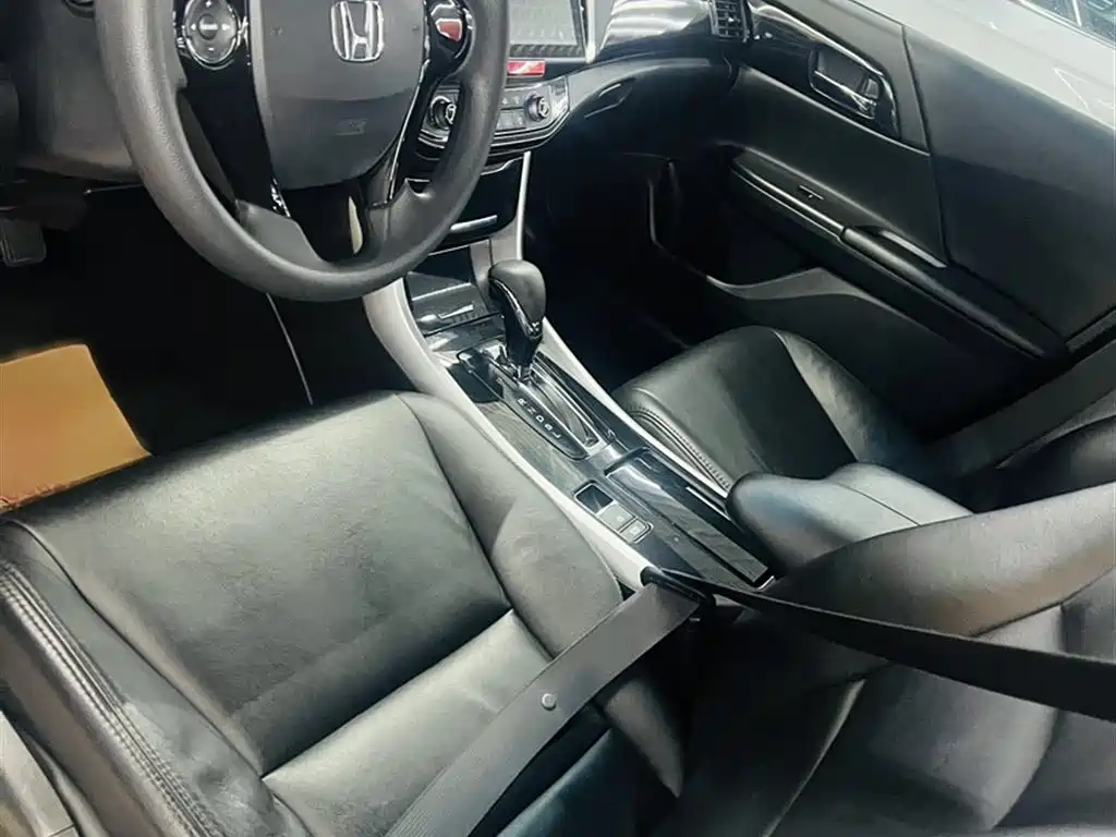 Honda Accord 2018 — фото 13