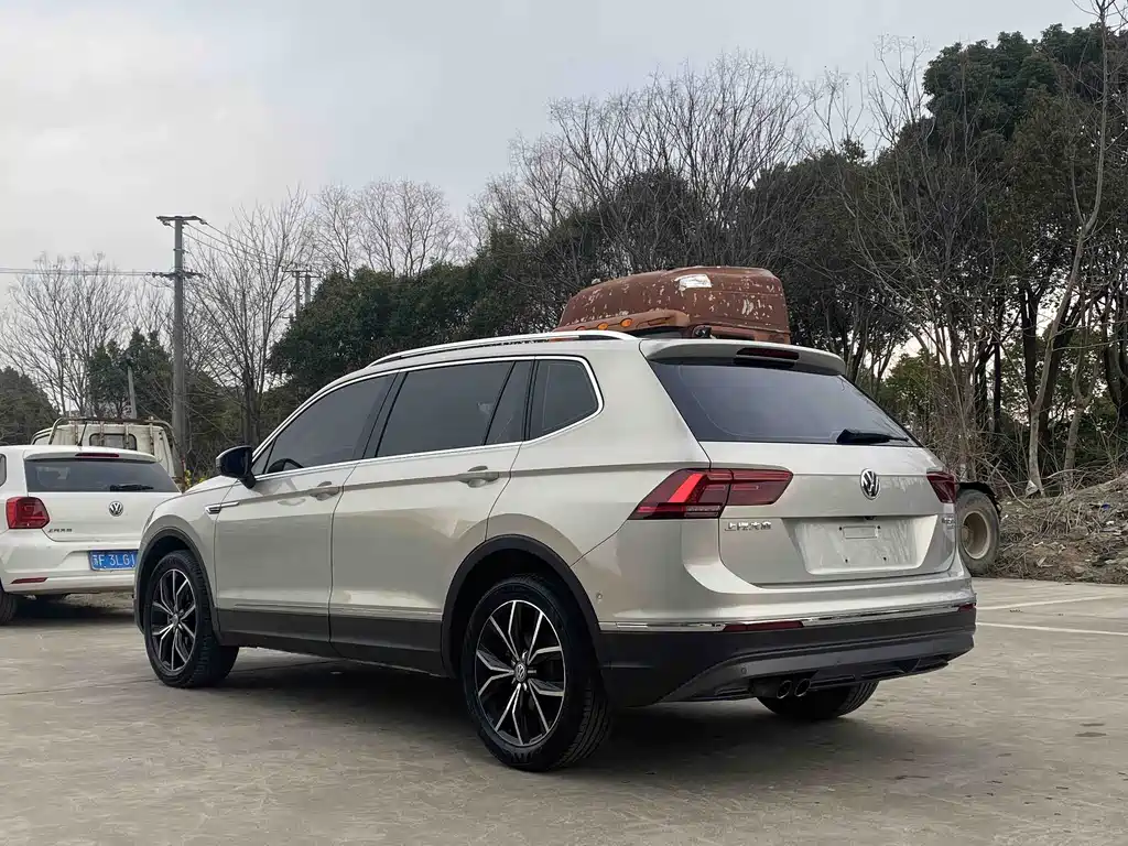 Volkswagen Tiguan L 2017 — фото 8