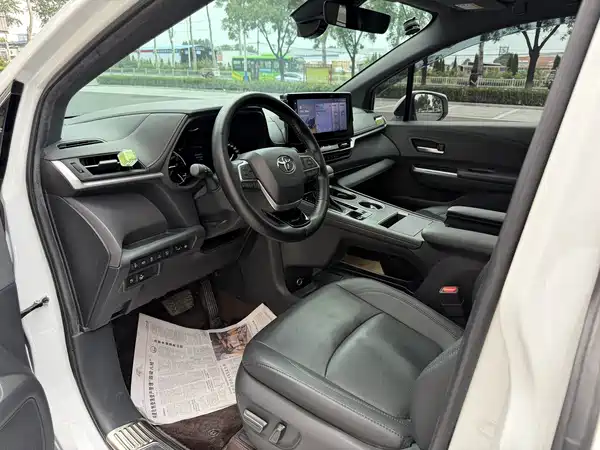 Toyota Sienna 2023