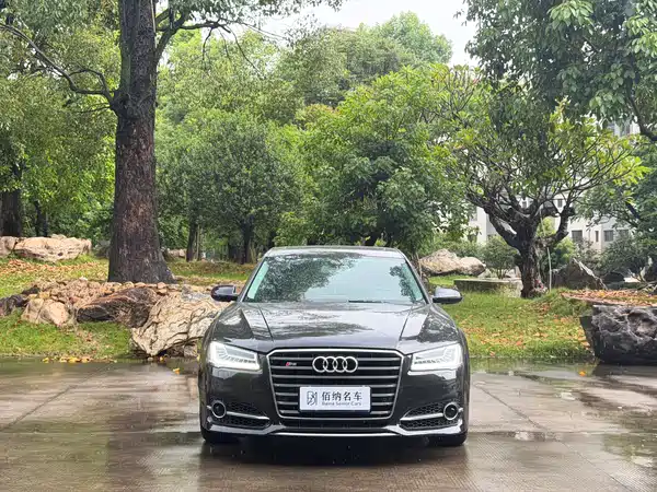 Audi A8 2011