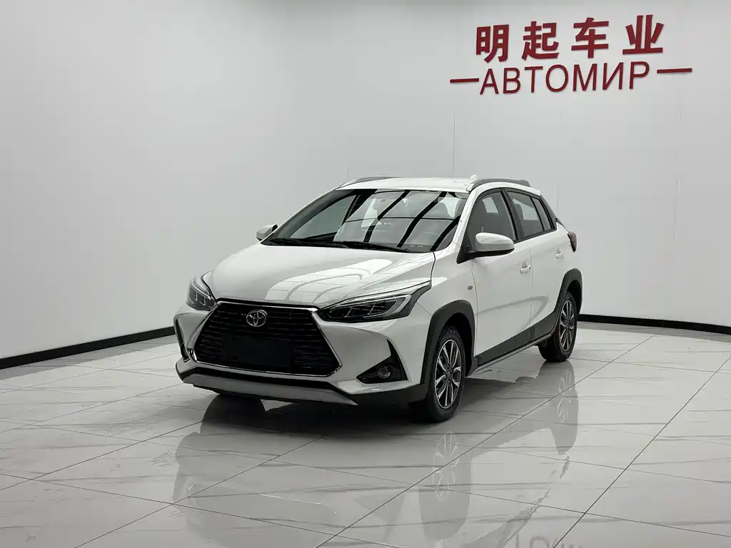 Toyota Yaris L 2023