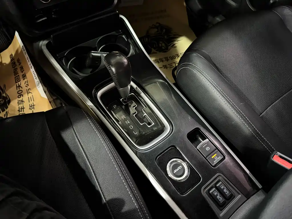 Mitsubishi Outlander 2017 — фото 15
