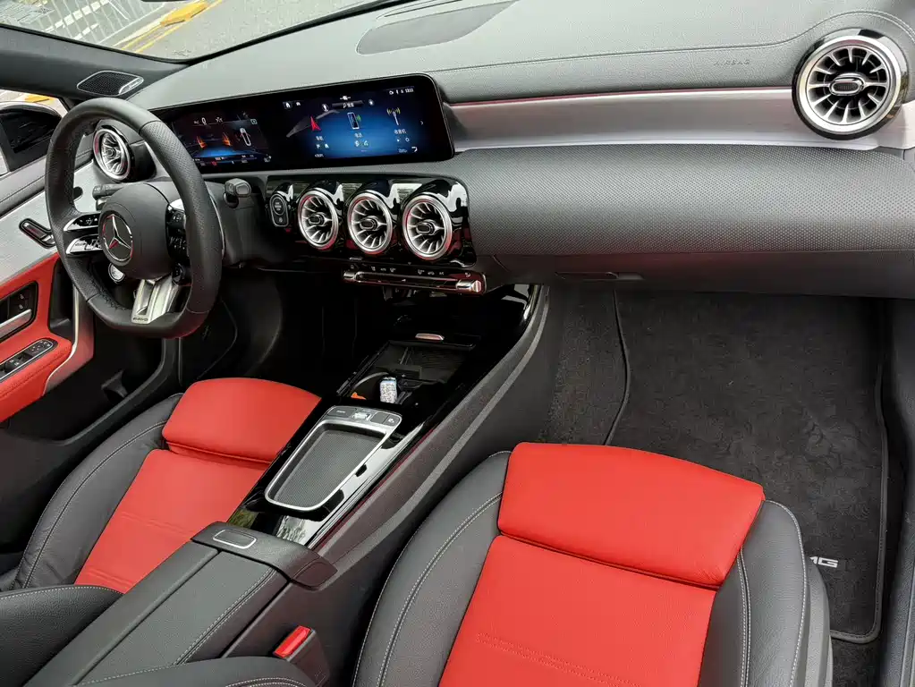 Mercedes-Benz A-Class AMG 2025 — фото 11