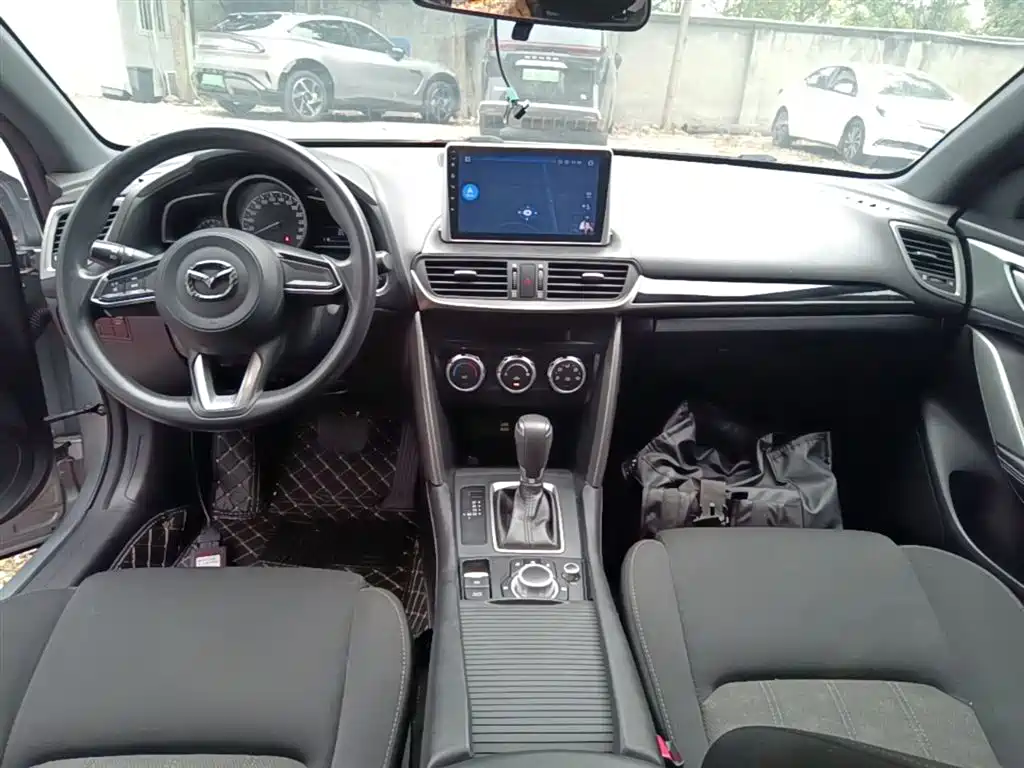 Mazda CX-4 2018 — фото 10