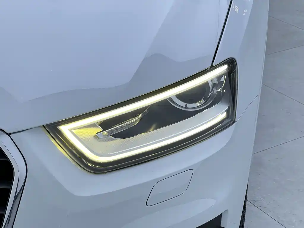 Audi Q3 2014 — фото 12