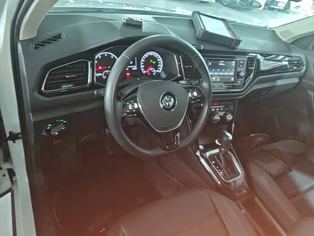 Volkswagen T-Roc 2019 — фото 10