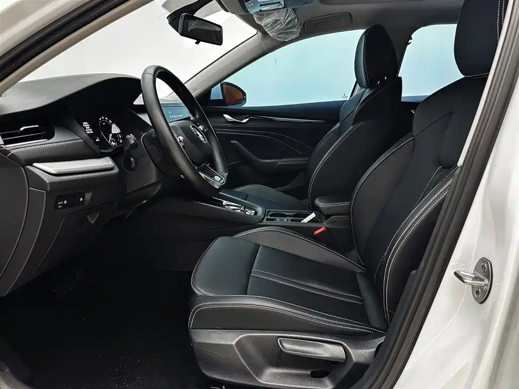 Skoda Octavia 2024 — фото 13