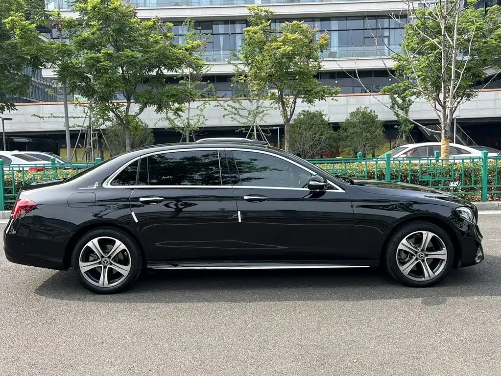 Mercedes-Benz E-Class 2020 — фото 17