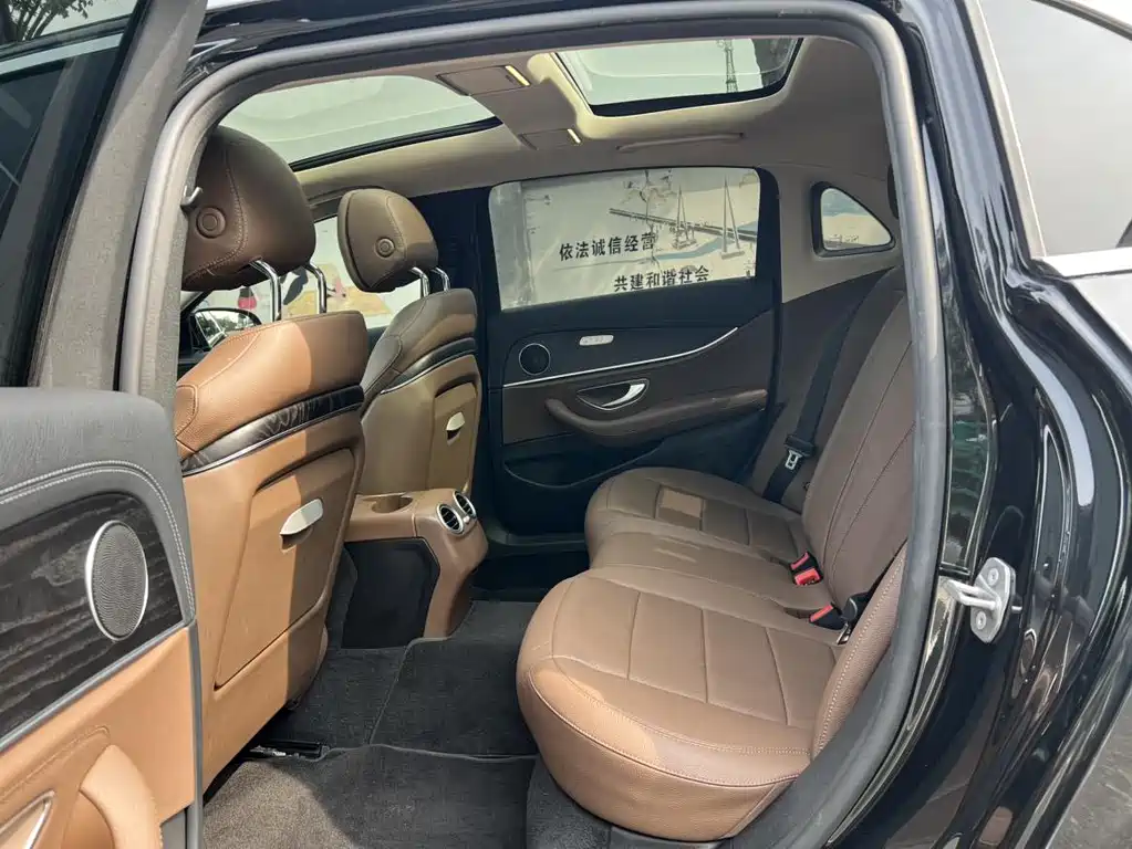 Mercedes-Benz E-Class 2020 — фото 10