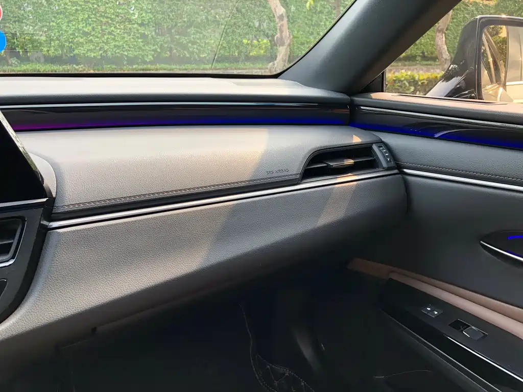 Lexus ES 2022 — фото 16
