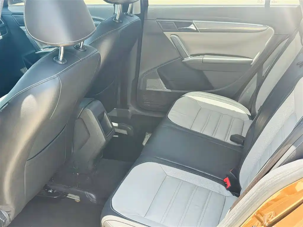 Volkswagen Cross Lavida 2014