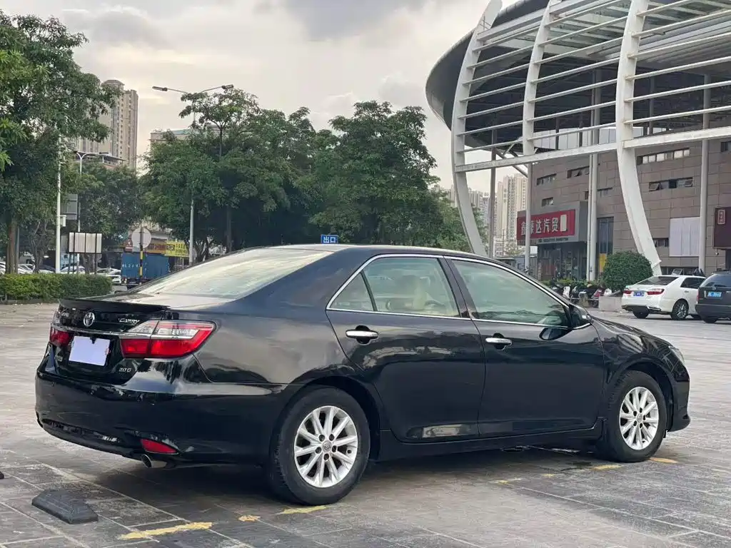Toyota Camry 2017 — фото 9