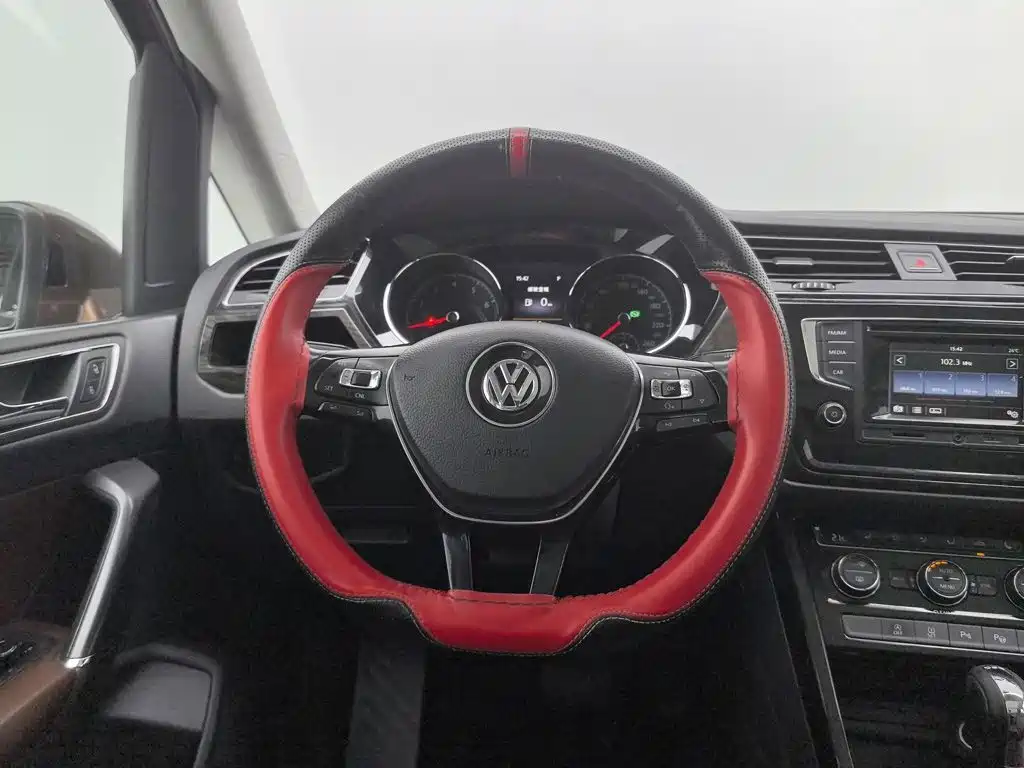 Volkswagen Touran 2016 — фото 11