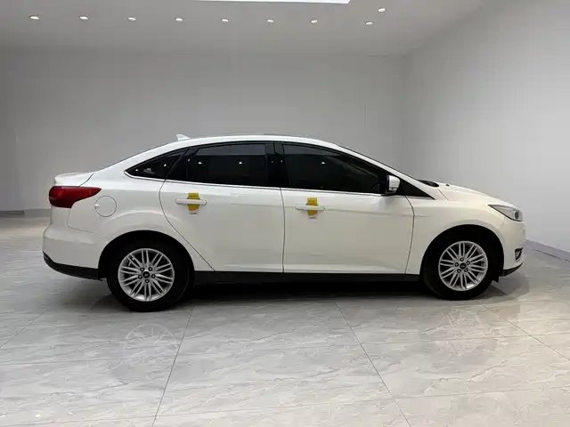 Ford Focus 2018 — фото 6